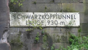 Schild am Schwartzkopftunnel