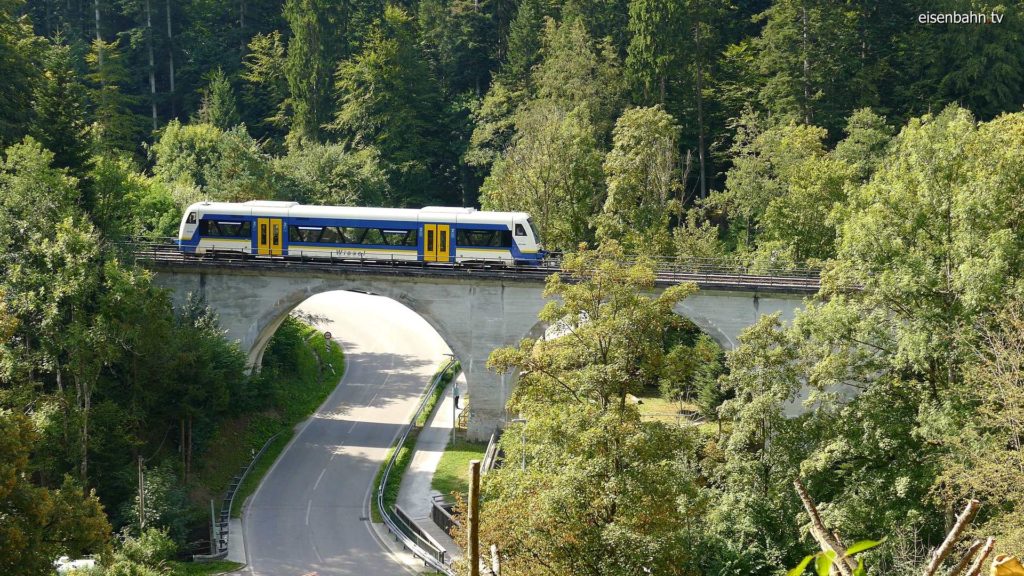 Der Wiesel auf dem Viadukt Laufenmühle