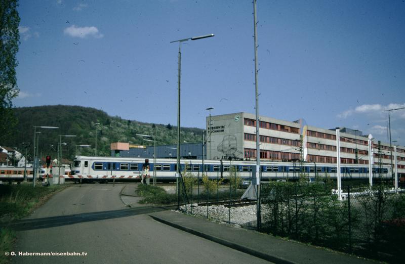 Blauer Münchner Triebzug der Baureihe 420 im Bahnbetriebswerk Plochingen