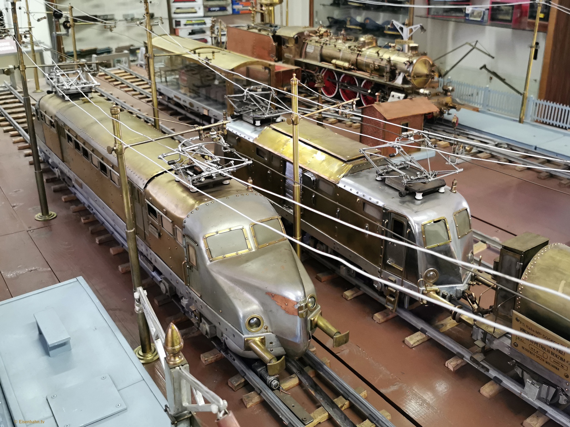 Die außergewöhnliche Modellsammlung von Dante Vinciguerra entstand Ende der 1940er und Anfang der 1950er Jahre vollständig in Handarbeit. Die großmaßstäblichen Metallmodelle orientieren sich frei an Fahrzeugen der Ferrovie dello Stato und sind bis heute funktionsfähig.
